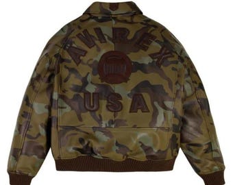 Chaqueta bomber de cuero con camuflaje: estilo militar