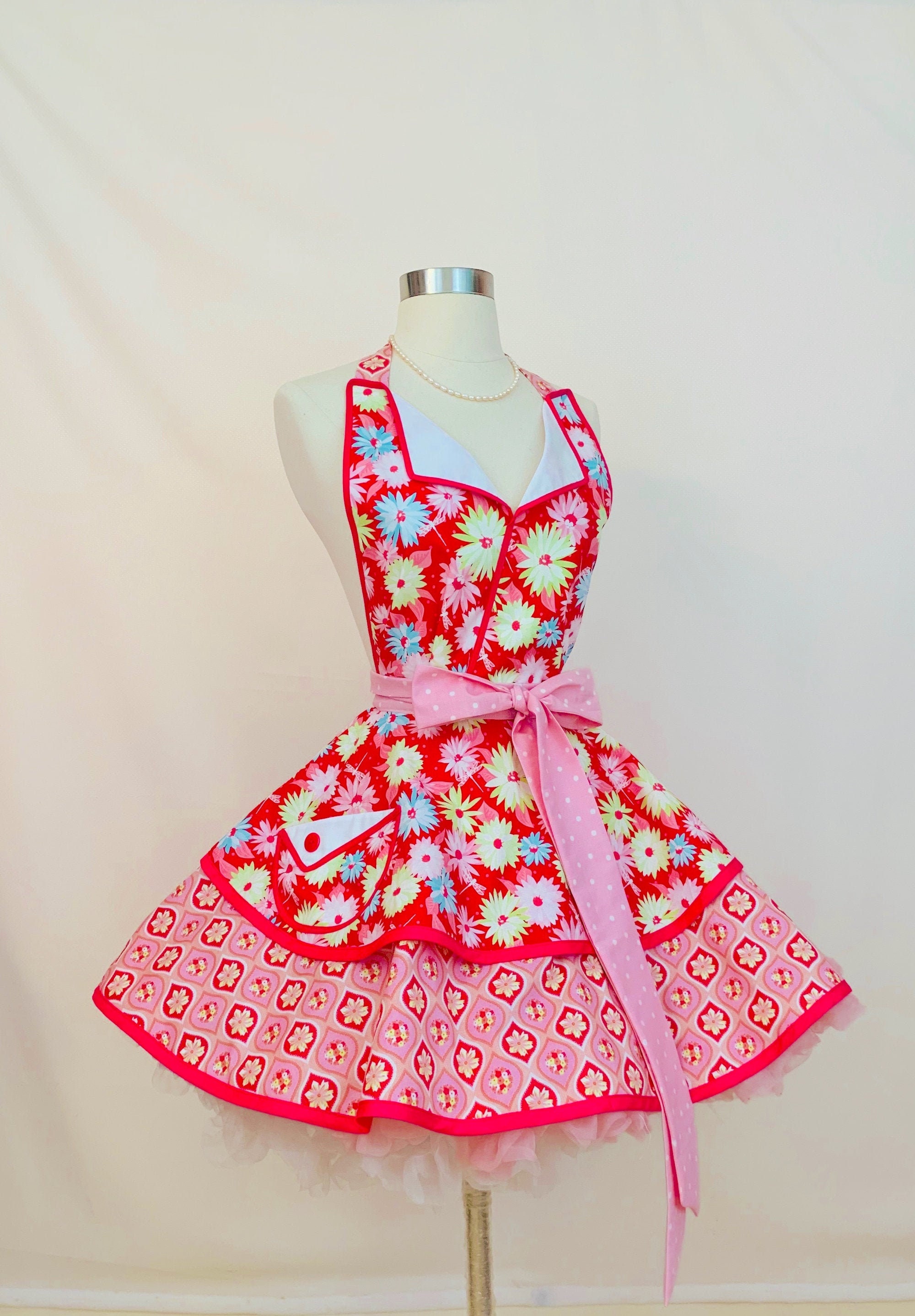 新品タグ付き★ AMERI BUTTON MOTIF APRON DRESS M 新品タグ付き☆ AMERI BUTTON MOTIF APRON DRESS M