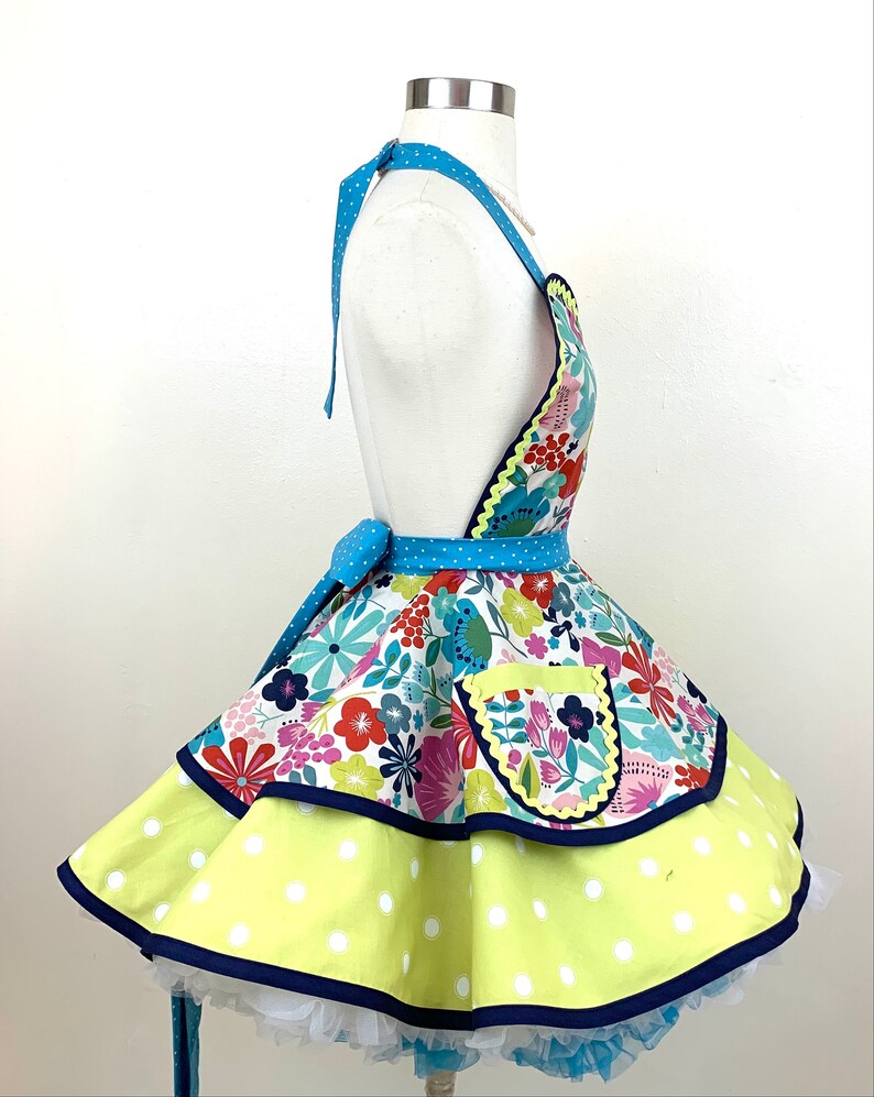 Retro Apron: Garden Pretties Floral Sweetheart Design - Etsy