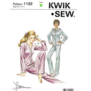 Puede incluir: Un patrón de costura para pijamas, con dos mujeres que llevan diferentes estilos de pijamas. El patrón se llama "KWIK-SEW" y el número de patrón es 1132. El patrón está disponible en las tallas XS, S, M y L.