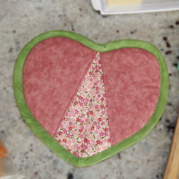 Maniques coeurs roses et fleurs vertes - Mitaines de cuisine en coton - Idée cadeau moins de 20 ans - Acariens ardents pour cuisiner - Support de cuisson