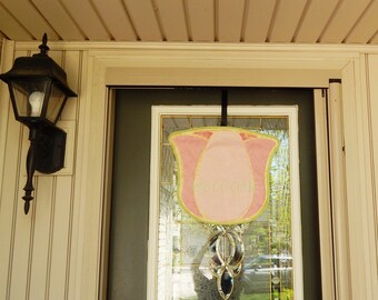 Tulip-Shaped Front Door Welcome Sign - Embroidered Wall Hanging Intricate Detail Art - Gift Idea For weddings housewarmings Special Occasion