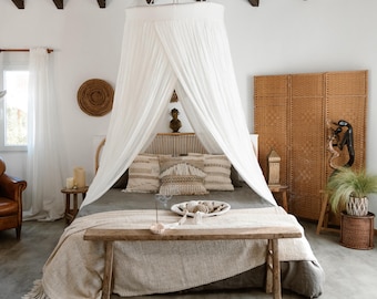 Round cotton mosquito net for King Size bed – luxury handmade canopy from Bali with double door openings, crafted from natural cotton