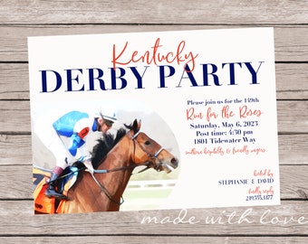 Könnte beinhalten: Einladung zur Kentucky Derby Party mit einer Aquarellillustration eines Rennpferdes und Jockeys. Der Text enthält Eventdetails in Rot und Marineblau, mit dem Schriftzug "Run for the Roses".