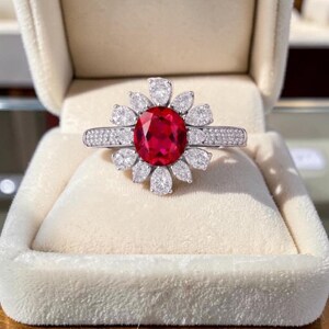 Pierścionek z rubinem i diamentami w stylu vintage, obrączka z motywem kwiatowym, 14-karatowe białe złoto, pierścionek z aureolą z czerwonego kamienia szlachetnego, elegancka biżuteria, pierścionek ślubny dla kobiet w prezencie