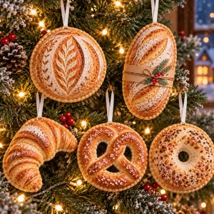 Julgransprydnad i filt av surdegsbröd, julgransprydnad för bagare och konditor, julgransprydnad för fransk baguette, julklapp för matälskare