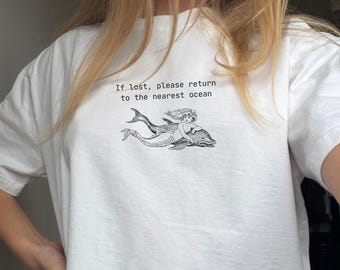 Return To The Nearest Ocean T-shirt, minimalistische marine-illustratie, T-shirt strandliefhebber, zeemeermin en dolfijn
