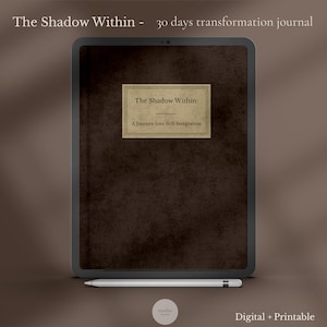 Könnte beinhalten: Ein digitales Tablet mit einem dunkelbraunen Journal-Cover mit dem Titel The Shadow Within: A Journey Into Self-Integration. Der Bildschirm zeigt ein rechteckiges Etikett mit Titel und Untertitel. Ein weißer Eingabestift liegt horizontal unter dem Tablet.