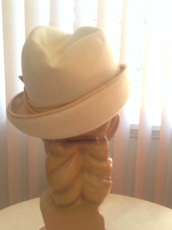 Off White Ladies Hat As Is - image 3
