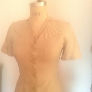 Pale Tan Linen Blouse 1940s With Rhinestones XS Small Unusual Padded Design