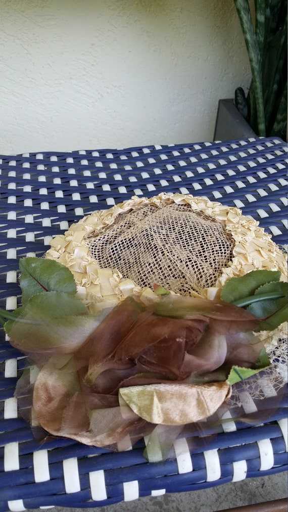 Straw and Floral Ladies Hat with Beige Veil - image 7