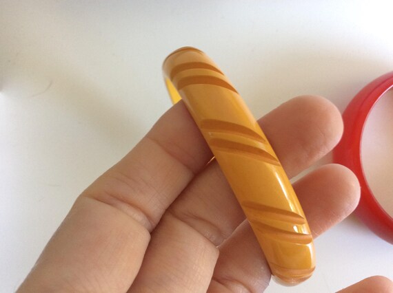 Yellow Carved Bakelite Bangle Bracelet - image 2