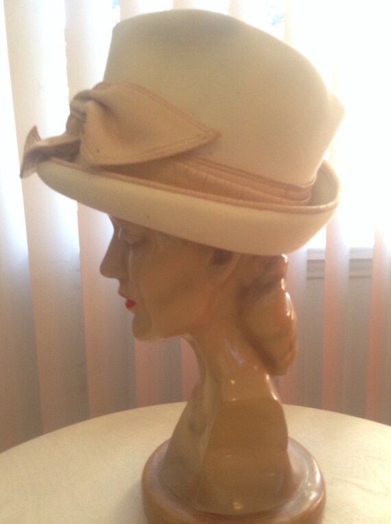 Off White Ladies Hat As Is - image 2