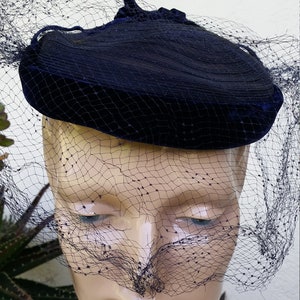 Ladies Navy  Mesh and Velvet Hat with Veil 1950s