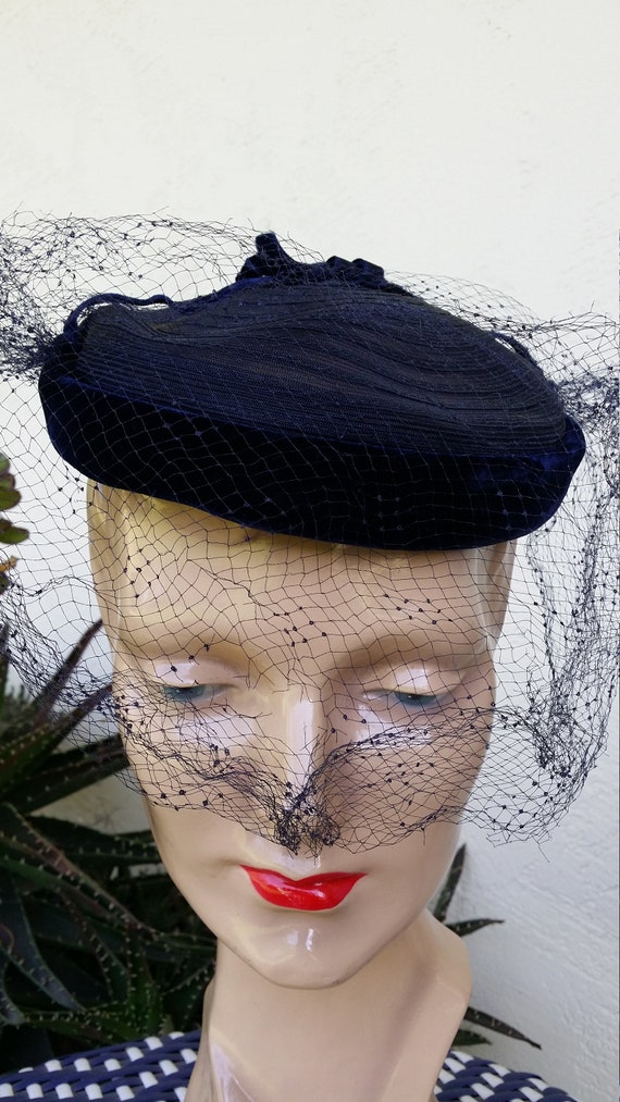 Ladies Navy  Mesh and Velvet Hat with Veil 1950s