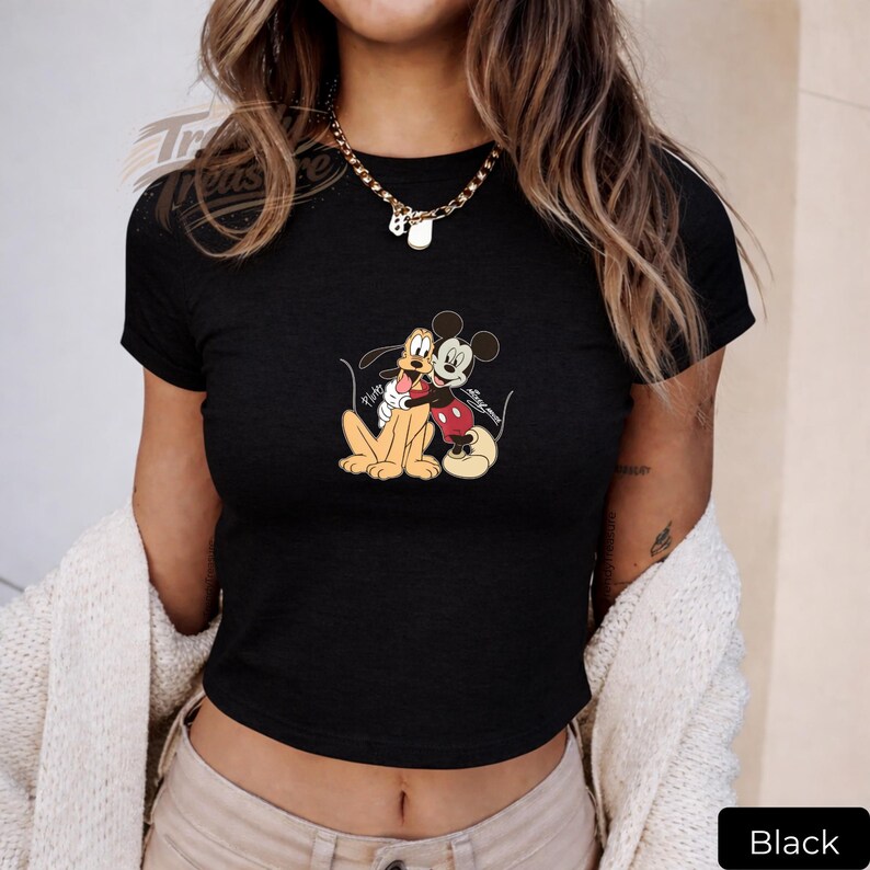 Puede incluir: Un letrero de madera r&uacute;stica con la frase "Welcome to our home" en letras blancas. El letrero presenta un acabado envejecido, ideal para la decoraci&oacute;n de la entrada.