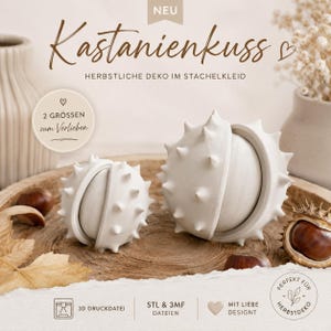 Könnte beinhalten: Zwei weiße, 3D-gedruckte kastanienförmige Deko-Objekte mit stacheligen Schalen in zwei Größen. Der Text lautet "NEU Kastanienkuss", "HERBSTLICHE DEKO IM STACHELKLEID", "2 GRÖSSEN zum Verlieben", "3D DRUCKDATEI", "STL & 3MF DATEIEN", "MIT LIEBE DESIGNT" und "PERFEKT FÜR HERBSTDEKO".