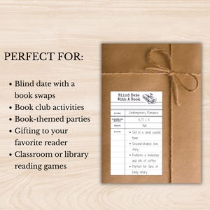 以下が含まれることがあります： 茶色の紙で包まれ、ひもで結ばれた本。ラベルには「Blind Date With A Book」と書かれています。ラベルには、ジャンルはコンテンポラリーロマンス、Goodreads評価427/5、368ページと記載されています。テキストには、海辺の町とセカンドチャンスのラブストーリーも記載されています。