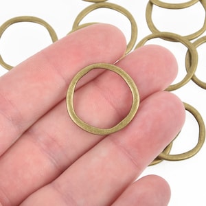 20 Bronze CIRCLE RING Charm Connectors Wavy Links 24mm chs4652