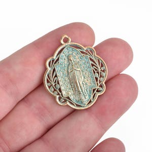 5 Light Gold Relic Charm Pendants, Green Verdigris Patina, religious medal coin charms, Gold plated metal, 34x29mm, chs3467 image 1