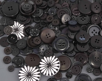 BLACK Buttons Mixed styles and sizes 50 grams but0312