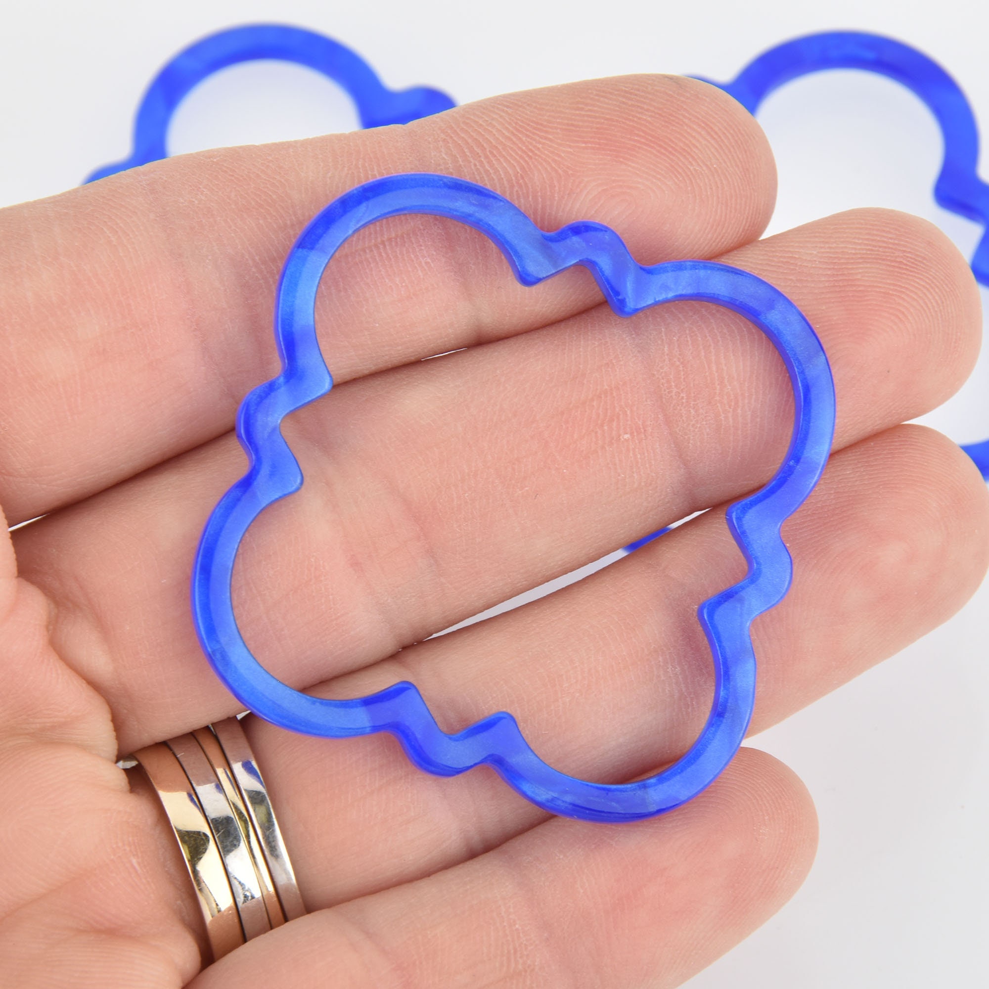 4 Acrylic Clover Flower Charms ROYAL BLUE PEARL Terrazzo 2