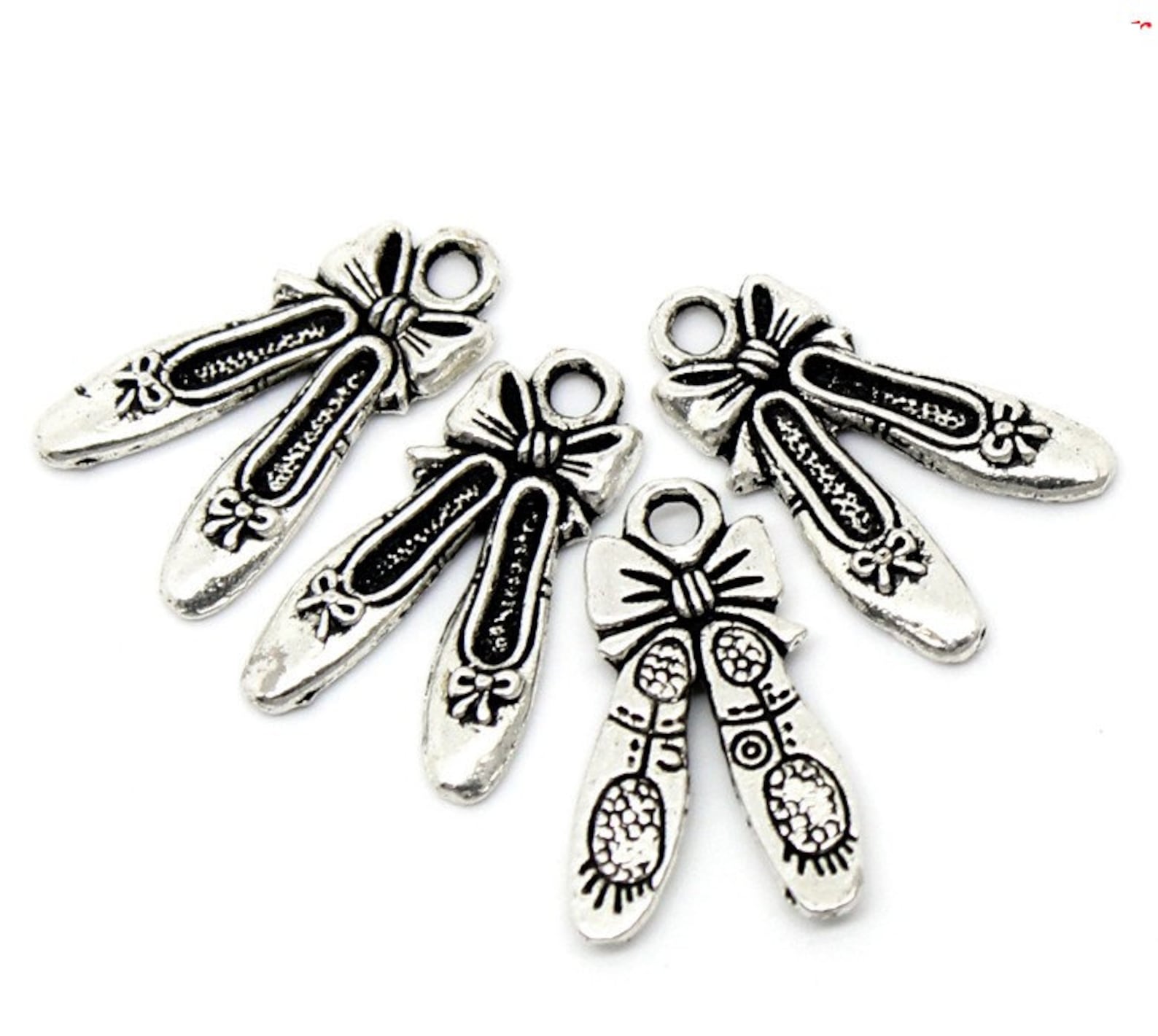 10 antiqued silver ballet dance shoe charm pendants chs0598
