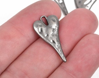 5 HEART Charm Pendants, hammered gunmetal metal, stylized elongated heart, 27x14mm, 1-1/8" long, cho0212