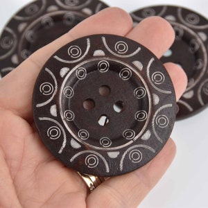 5 Large Wood Buttons, 60mm, but0290