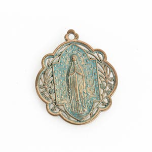 5 Light Gold Relic Charm Pendants, Green Verdigris Patina, religious medal coin charms, Gold plated metal, 34x29mm, chs3467 image 2