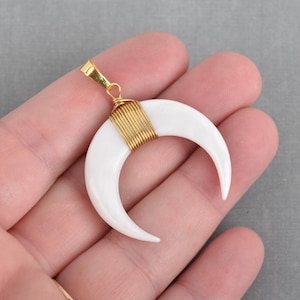 White Double Horn Charm Pendant Crescent Horn Gold Wire Wrap Upside Down Moon Mother-of-Pearl Shell 35mm (1-3/8"), chs3647