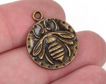 5 QUEEN BEE Bronze Charm Pendants, round coin charms, bronze plated metal, double sided design, 20mm, chb0454