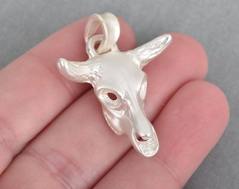 2 MATTE Silver Metal Longhorn COW SKULL Charms or Pendants, Steer Skull Pendant, Silver Bull Skull, 42x30mm, chs3742