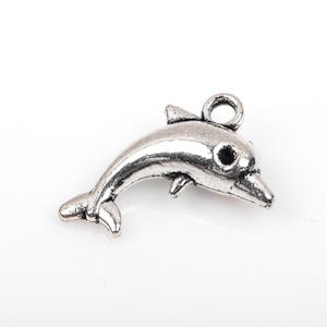10 DOLPHIN Charm Pendants, Fish Charms, Antique Silver chs2129