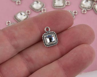 Pequeños dijes cuadrados de cristal, plateados con diamantes de imitación transparentes, 14 x 10 mm, chs8404