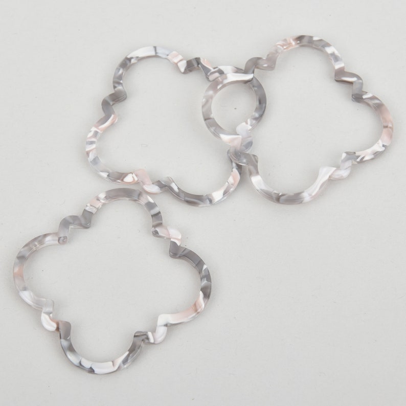 4 Acrylic Clover Flower Charms GRAY MIST Terrazzo Gray and White 2 chs5633