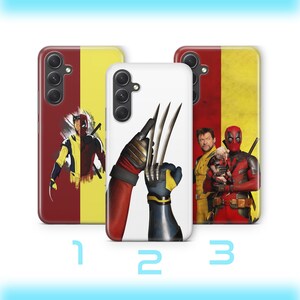 Puede incluir: Tres fundas para teléfono con diseños de superhéroes. Las fundas presentan imágenes de Deadpool, Wolverine y otros personajes. Las fundas tienen una combinación de colores rojo, amarillo y blanco. Los números 1, 2 y 3 están impresos en la parte inferior.