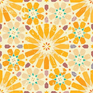 Peut inclure: Motif géométrique répété avec un aspect vieilli et vintage. Le motif présente des formes en étoile dans des tons de jaune, orange et turquoise, sur un fond crème. Le design a une apparence texturée, rappelant des carreaux ou des textiles anciens.