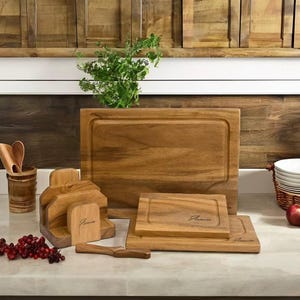 Acacia Wood Chopping Board Set of 3 Different Sizes with Holder