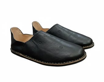 Marokkaanse zwarte leren pantoffels – Handgemaakte herenbabouches, traditionele comfortschoenen, echt leerambacht