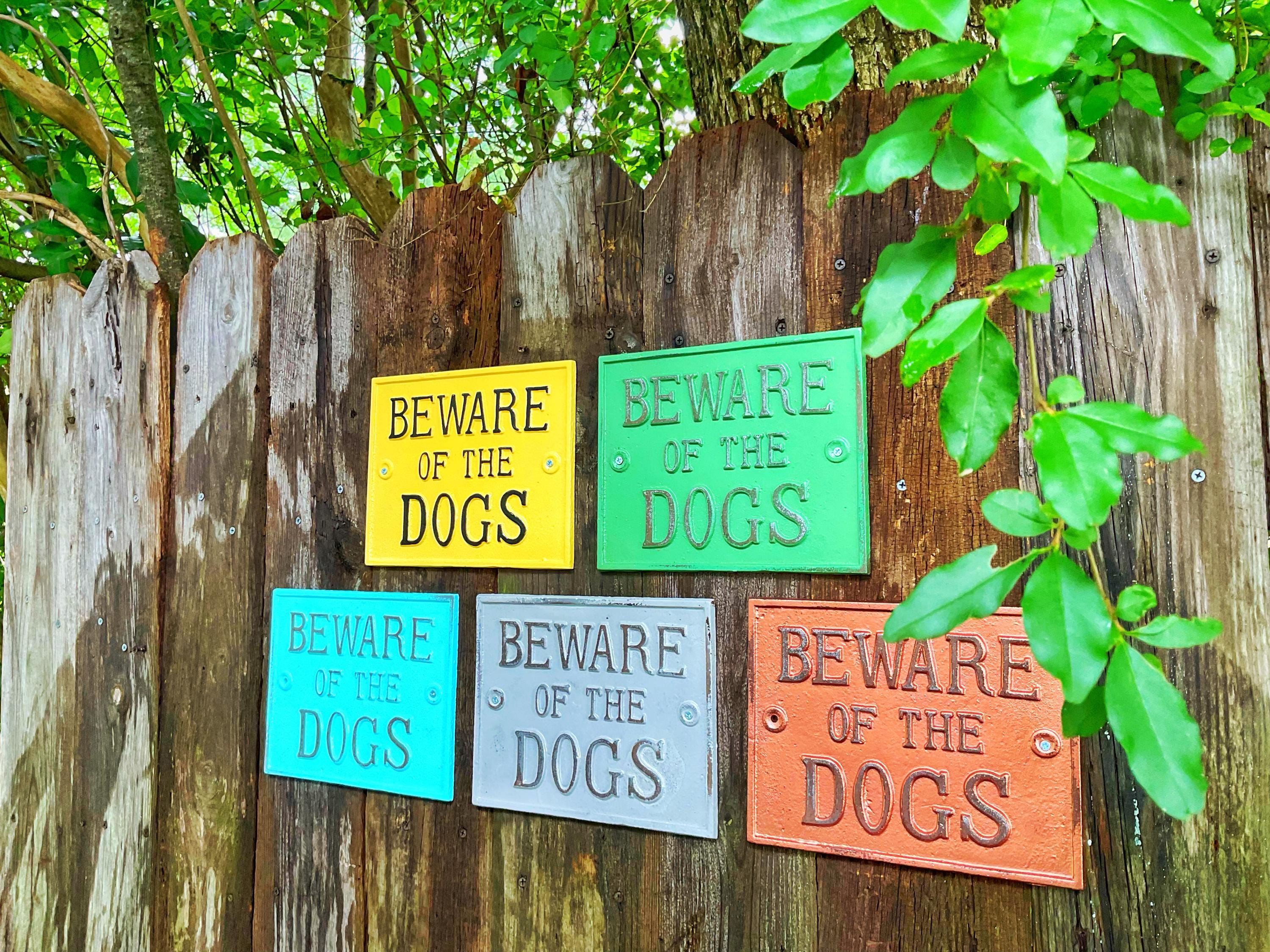Beware of Dog Sign, Gate Decor Dog Lover, Metal Cast Iron Dog Sign, Garden Lawn Plaque, Iron Wall Art,Rustic Fence Sign Dog Warning sign