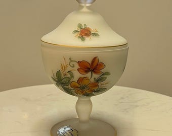 Dulcera italiana vintage de vidrio satinado esmerilado Rossini con pedestal pintado a mano y tapa.