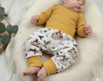 Pantalon harem bébé Magic World en molleton français – Tailles 56 à 98 – Pantalon bébé fait main – Pantalon évolutif – Bonnet et écharpe en option –