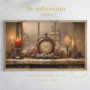 Può includere: Opera d'arte incorniciata in stile vintage con orologio, candele e paesaggio invernale. L'orologio è il punto focale, con un quadrante dettagliato e una cornice ornata. Candele rosse e pigne aggiungono calore. Il testo "la artesanía studio" è in alto.