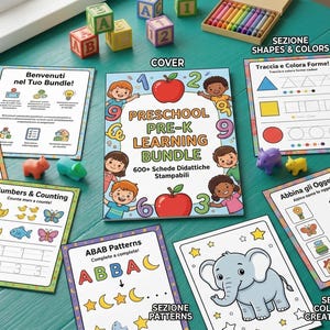Può includere: Una collezione di materiali didattici prescolari colorati, tra cui quaderni di lavoro con alfabeto, numeri, forme e modelli. La copertina del quaderno principale presenta bambini e mele. Sono presenti anche pastelli e animali giocattolo.