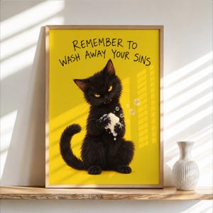 Può includere: Una stampa artistica incorniciata raffigurante un gattino nero con occhi gialli che tiene in mano una saponetta con bolle su uno sfondo giallo brillante. Il testo REMEMBER TO WASH AWAY YOUR SINS è stampato in nero in alto sul poster.