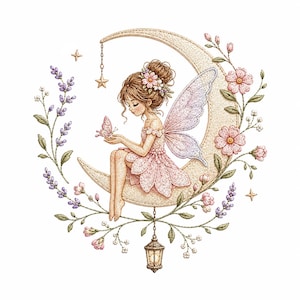 Puede incluir: Ilustración de una hada sentada en una luna creciente, rodeada de flores. El hada viste un vestido rosa y sostiene una mariposa. Una linterna cuelga debajo de la luna, con estrellas.