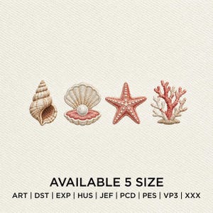 Puede incluir: Un diseño de bordado que muestra una concha espiral beige, una almeja con una perla blanca, una estrella de mar rosa y una rama de coral. El texto debajo dice: AVAILABLE 5 SIZE ART | DST | EXP | HUS | JEF | PCD | PES | VP3 | XXX.
