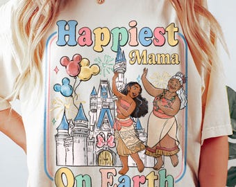 Camiseta "La mamá más feliz del mundo" de Comfort Color, camiseta de Disney Moana para mamás, camiseta de Disney para el Día de la Madre, viaje de vacaciones familiares 2026