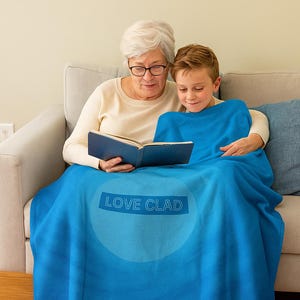 LOVE CLAD, Manta de felpa de terciopelo azul, vertical